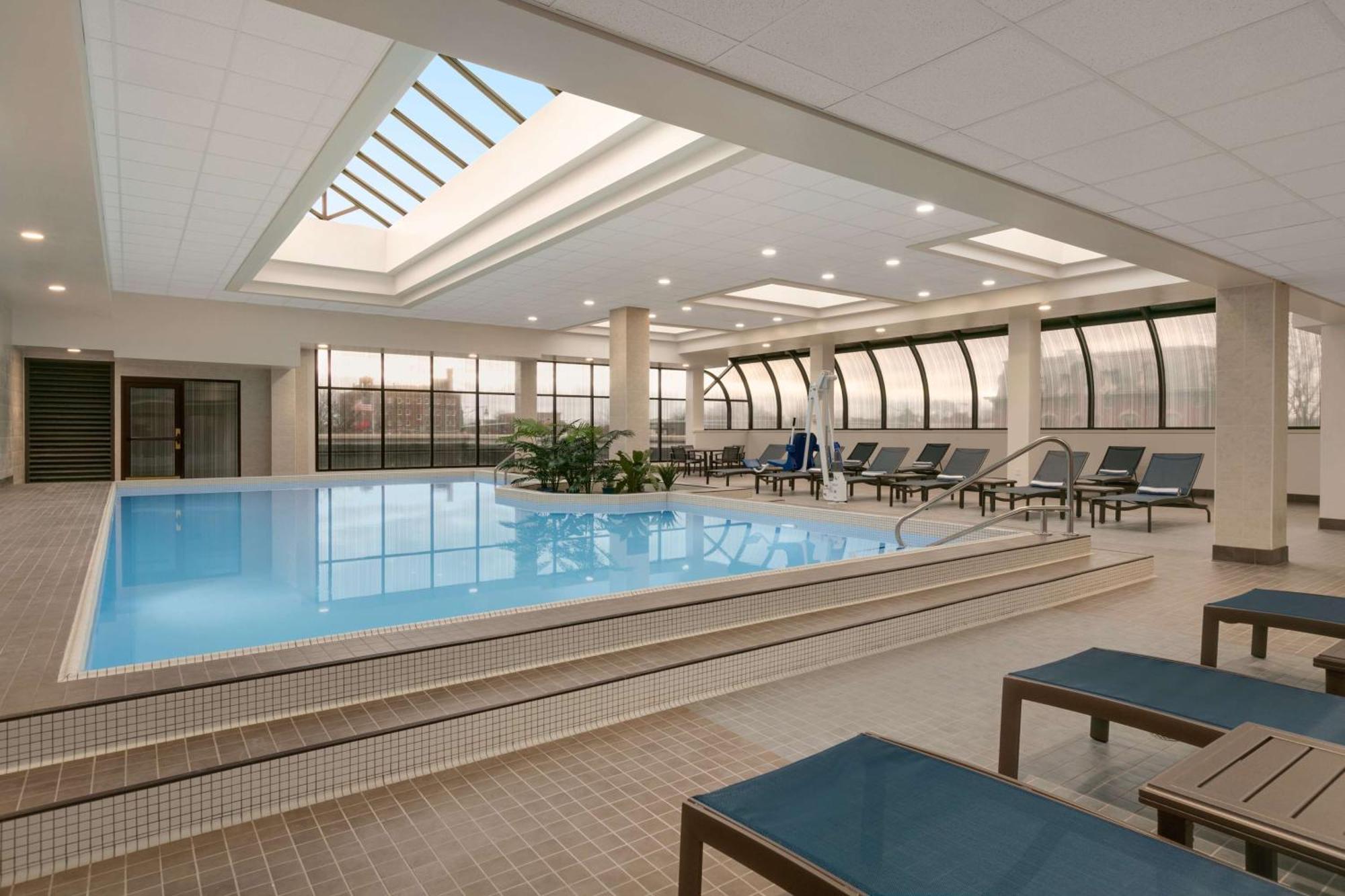 Doubletree By Hilton Canton Downtown Buitenkant foto